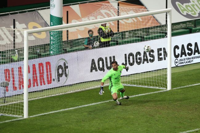 Auf Goalie Adan könnte viel Arbeit in der Champions League warten.