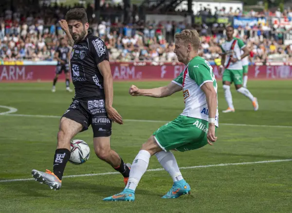 Michael Novak Wolfsberger AC und Marco Grüll Rapid Wien