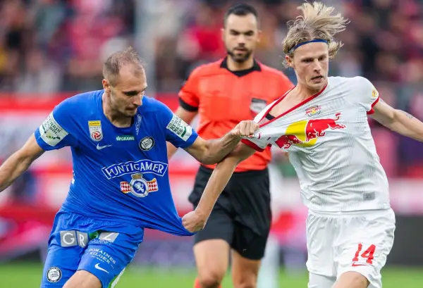 Jon Gorenc-Stankovic Sturm Graz und Maurits Kjaergaard Red Bull Salzburg