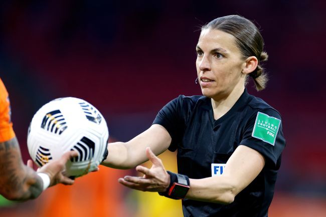 Stephanie Frappart Schiedsrichterin WM 2022